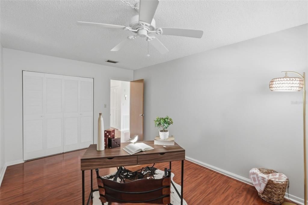 For Sale: $215,000 (2 beds, 2 baths, 1170 Square Feet)