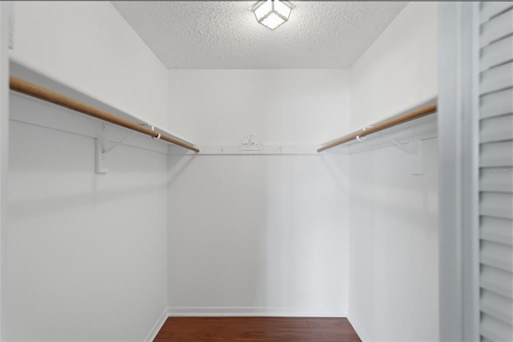 For Sale: $215,000 (2 beds, 2 baths, 1170 Square Feet)