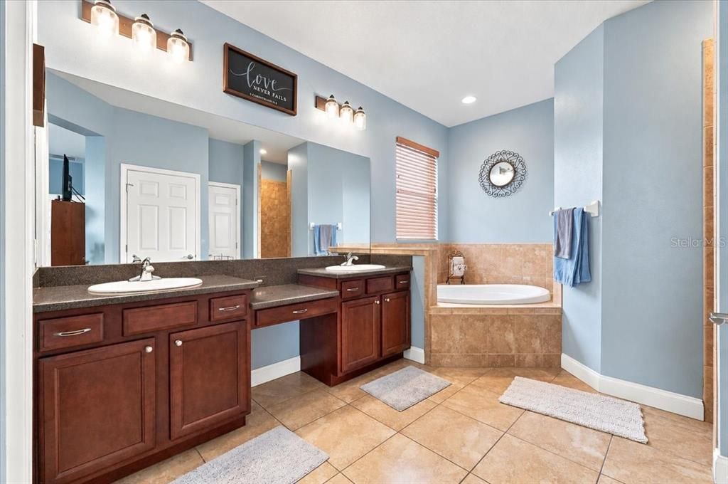 For Sale: $485,000 (4 beds, 3 baths, 2357 Square Feet)