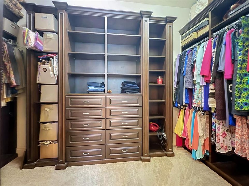 For Sale: $1,200,000 (6 beds, 4 baths, 3578 Square Feet)