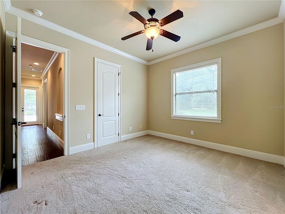 For Sale: $1,200,000 (6 beds, 4 baths, 3578 Square Feet)