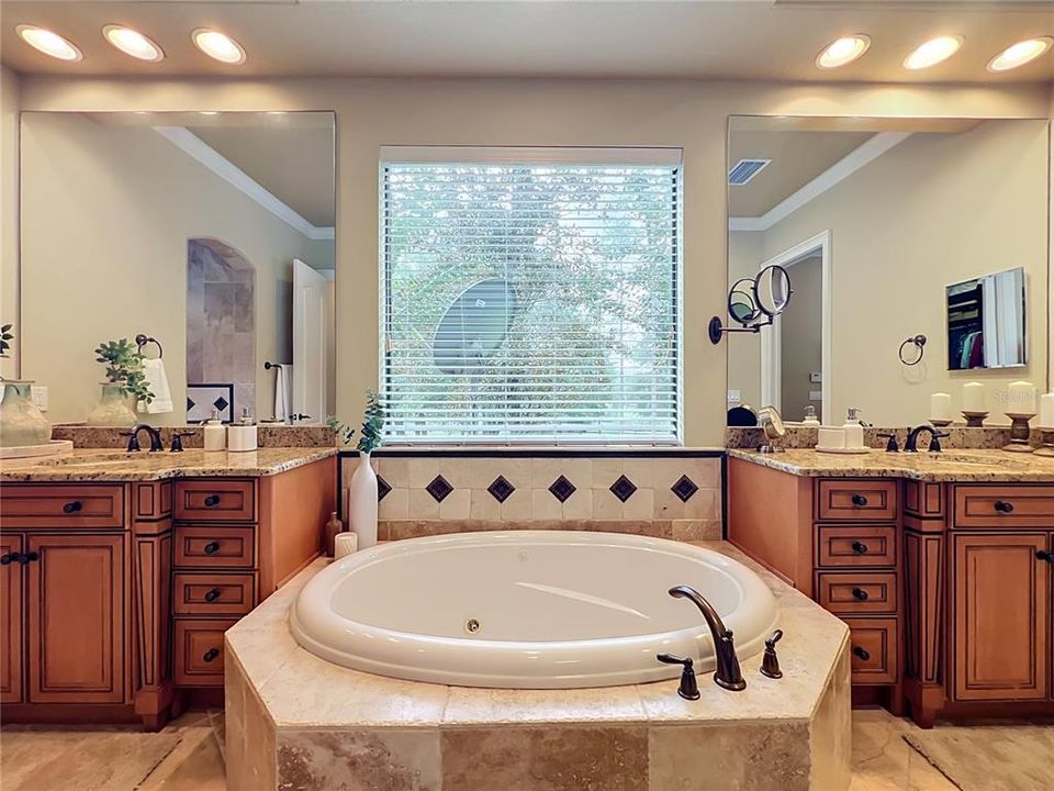 For Sale: $1,200,000 (6 beds, 4 baths, 3578 Square Feet)
