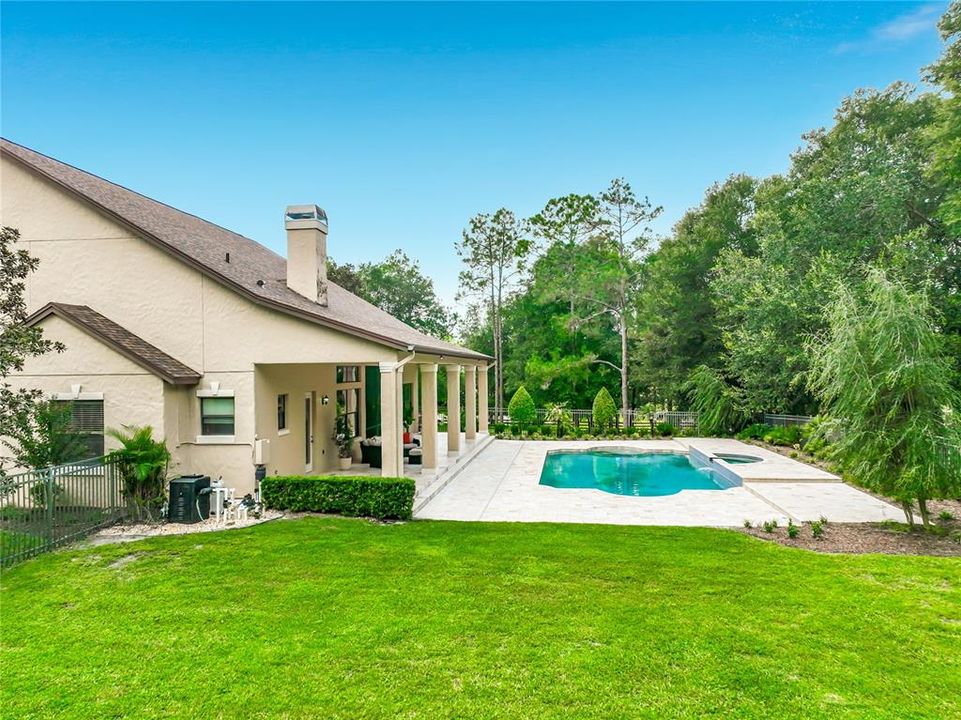 For Sale: $1,200,000 (6 beds, 4 baths, 3578 Square Feet)