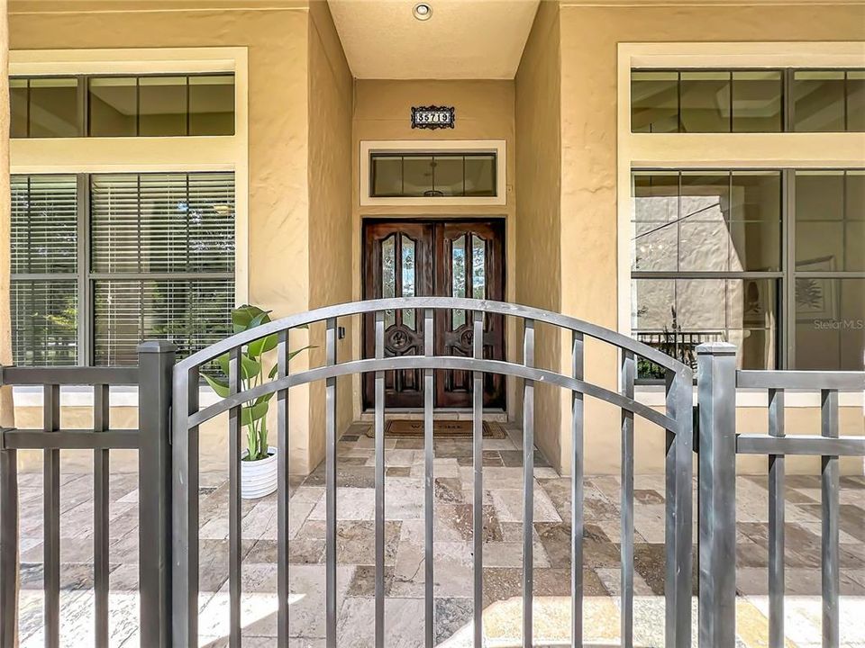 For Sale: $1,200,000 (6 beds, 4 baths, 3578 Square Feet)