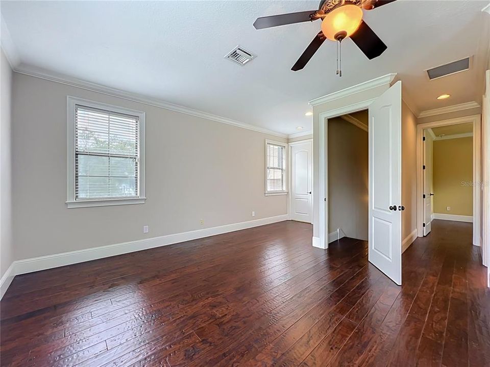 For Sale: $1,200,000 (6 beds, 4 baths, 3578 Square Feet)