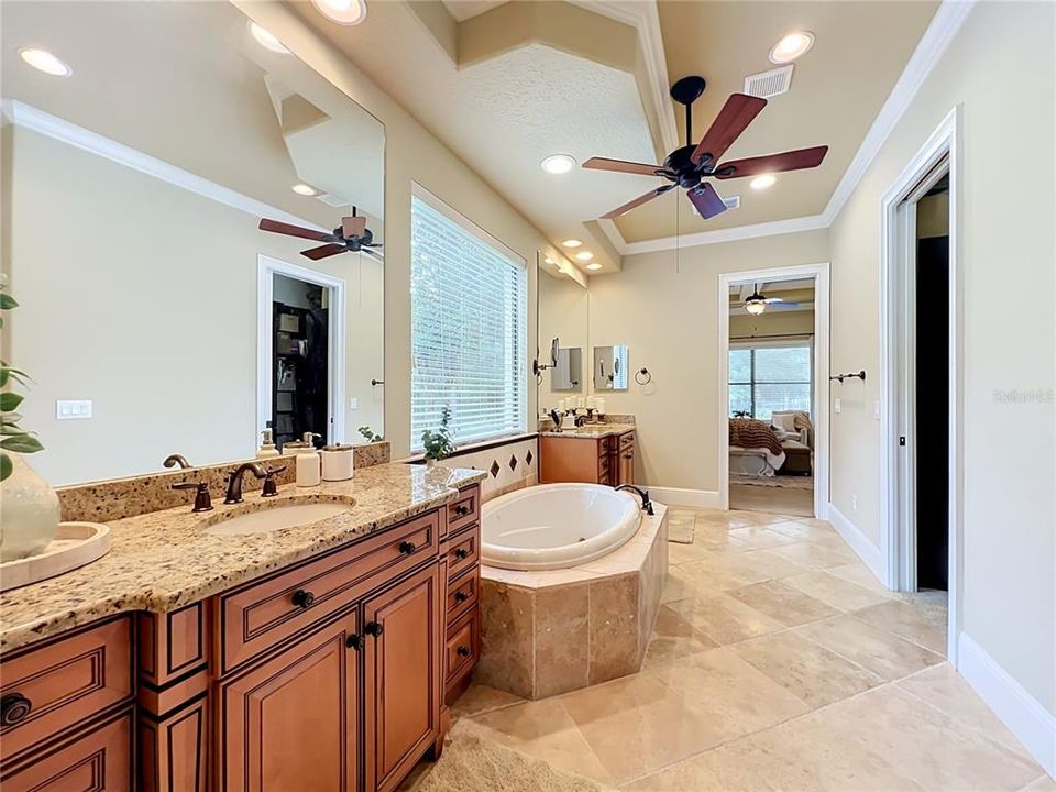 For Sale: $1,200,000 (6 beds, 4 baths, 3578 Square Feet)