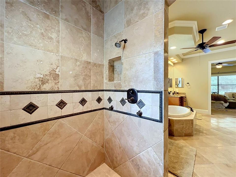 For Sale: $1,200,000 (6 beds, 4 baths, 3578 Square Feet)