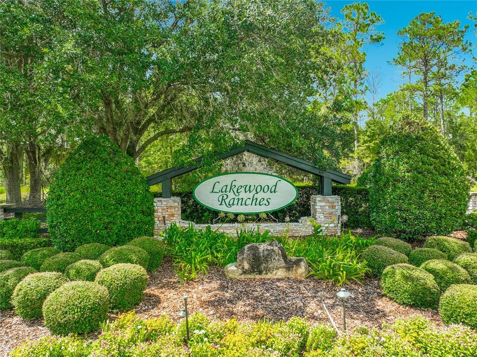 For Sale: $1,200,000 (6 beds, 4 baths, 3578 Square Feet)