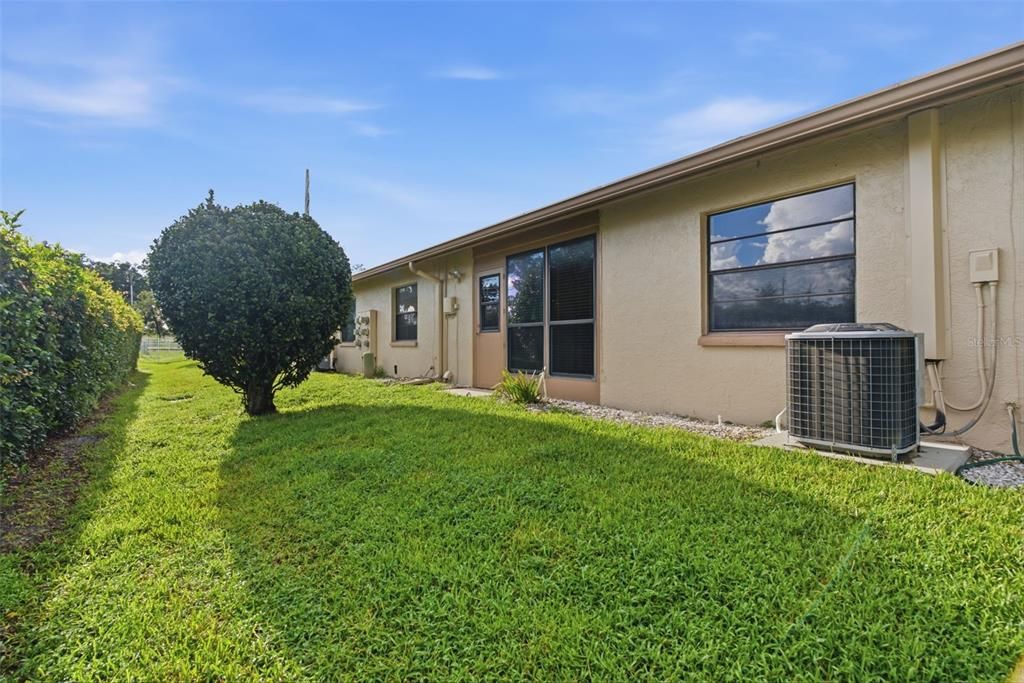 For Sale: $130,000 (2 beds, 1 baths, 921 Square Feet)