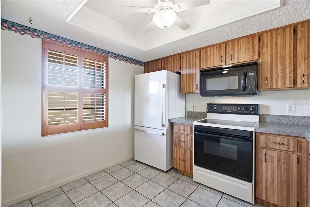 For Sale: $130,000 (2 beds, 1 baths, 921 Square Feet)