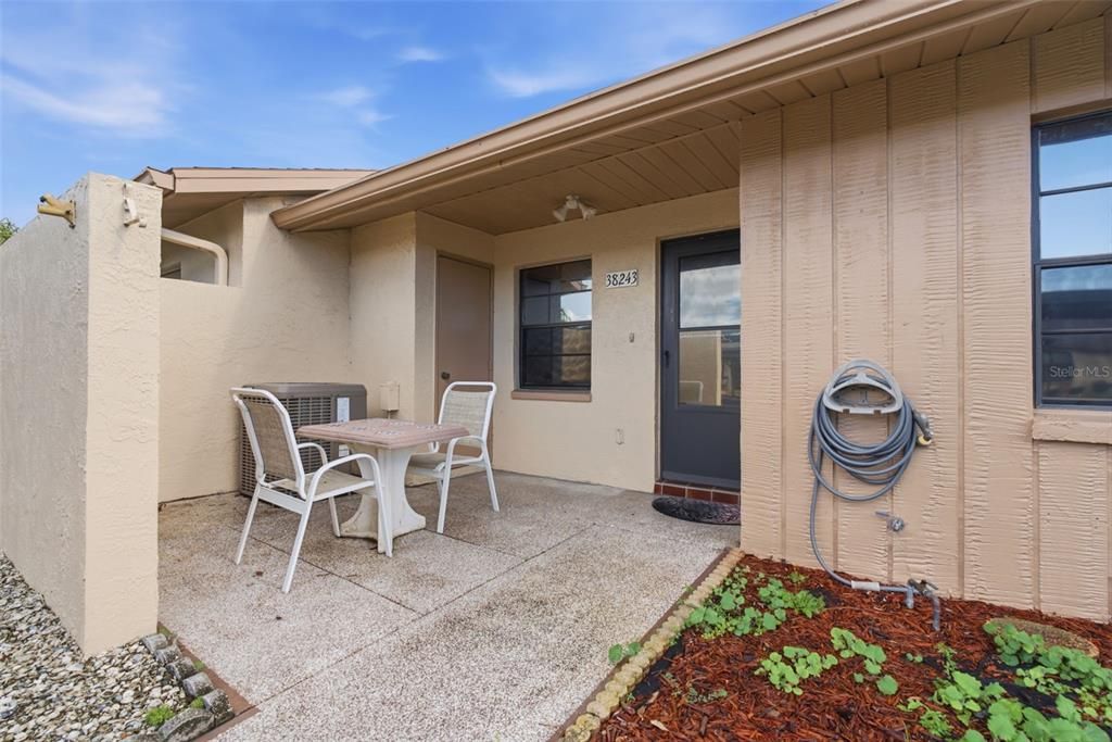 For Sale: $130,000 (2 beds, 1 baths, 921 Square Feet)