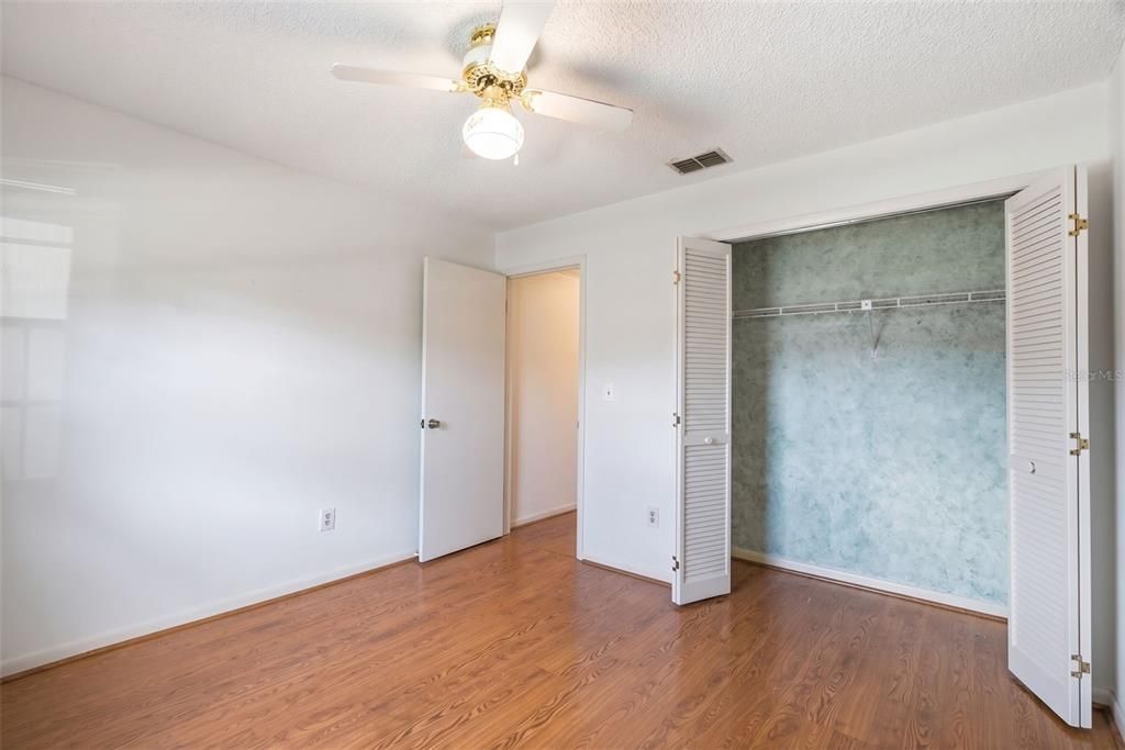 For Sale: $130,000 (2 beds, 1 baths, 921 Square Feet)