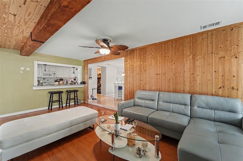 En Venta: $285,000 (3 camas, 2 baños, 1783 Pies cuadrados)