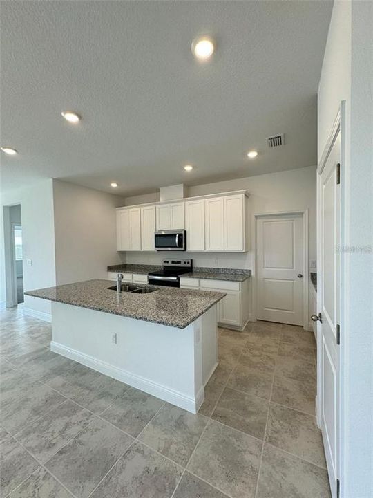 For Rent: $2,800 (4 beds, 2 baths, 2093 Square Feet)