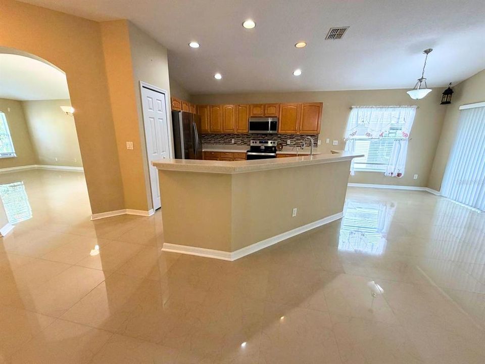 For Rent: $1,900 (3 beds, 2 baths, 1831 Square Feet)