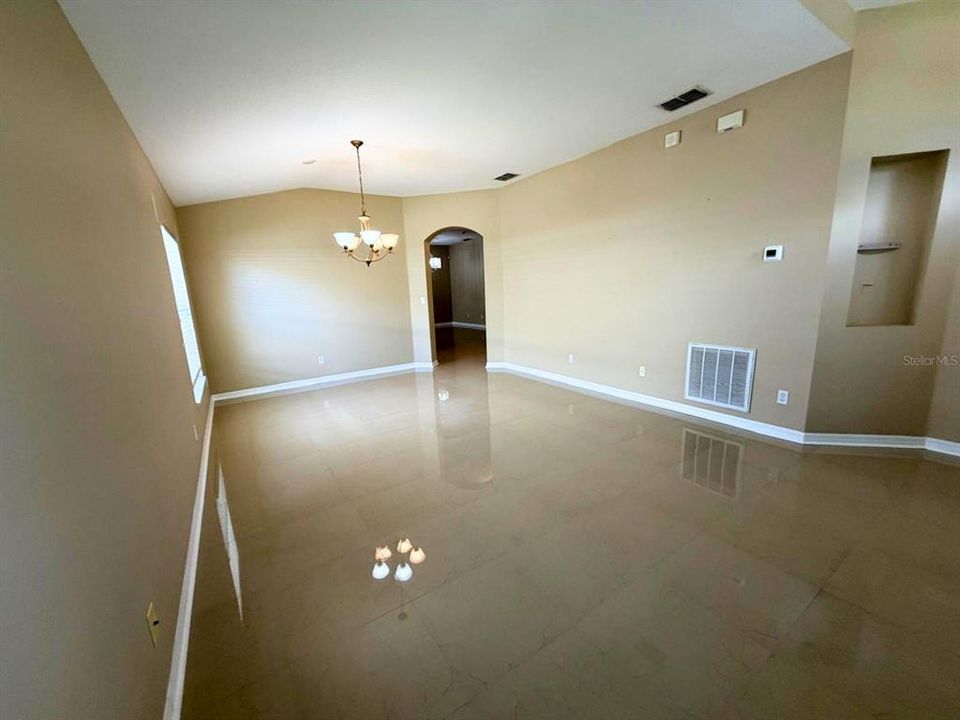 For Rent: $1,900 (3 beds, 2 baths, 1831 Square Feet)