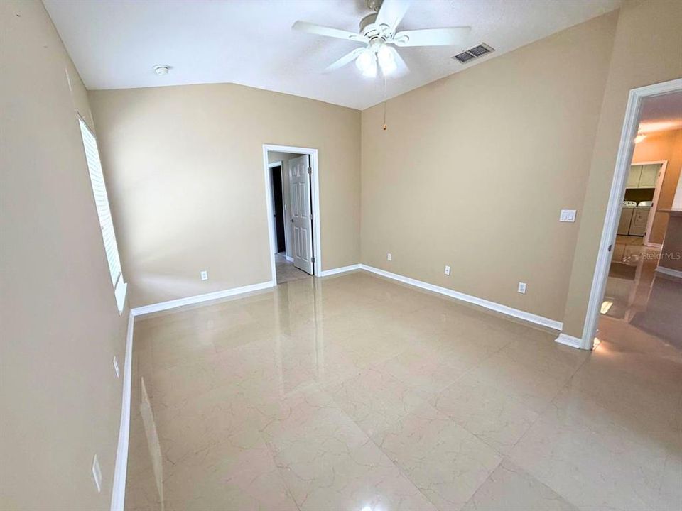 For Rent: $1,900 (3 beds, 2 baths, 1831 Square Feet)