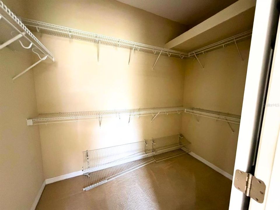 For Rent: $1,900 (3 beds, 2 baths, 1831 Square Feet)