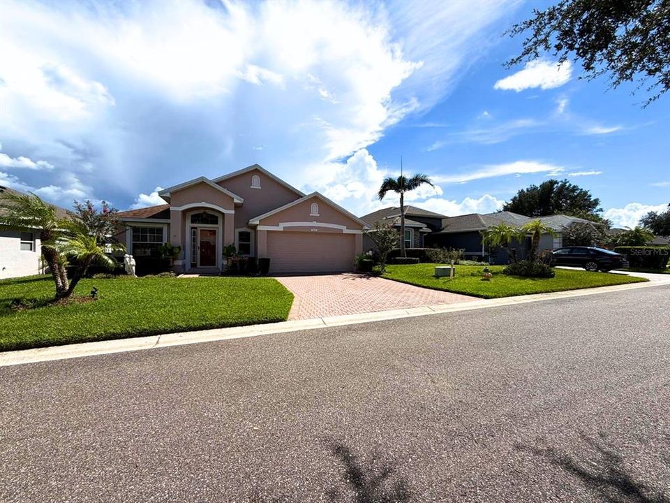 For Rent: $1,900 (3 beds, 2 baths, 1831 Square Feet)