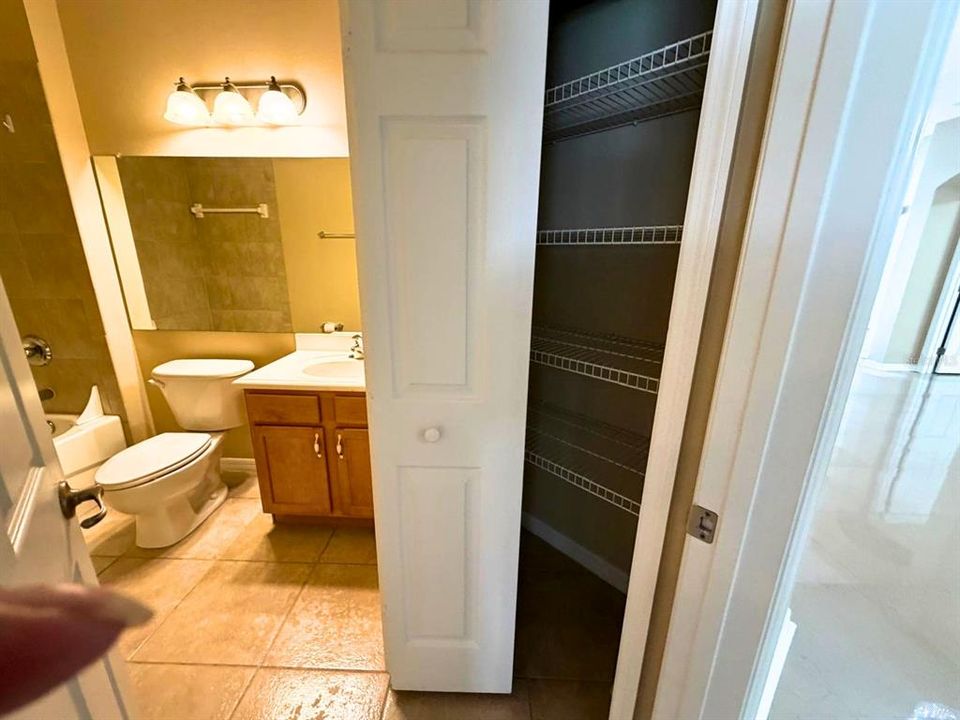 For Rent: $1,900 (3 beds, 2 baths, 1831 Square Feet)