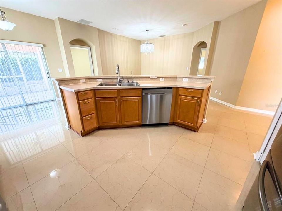 For Rent: $1,900 (3 beds, 2 baths, 1831 Square Feet)
