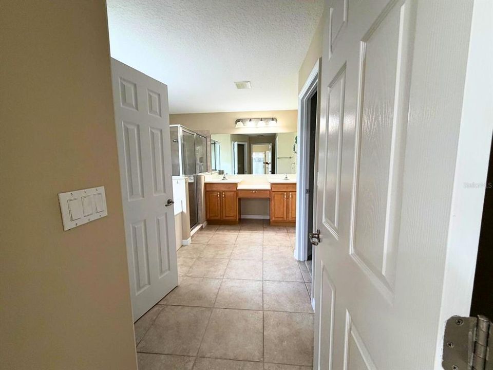 For Rent: $1,900 (3 beds, 2 baths, 1831 Square Feet)