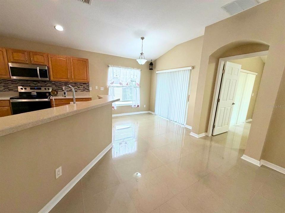 For Rent: $1,900 (3 beds, 2 baths, 1831 Square Feet)