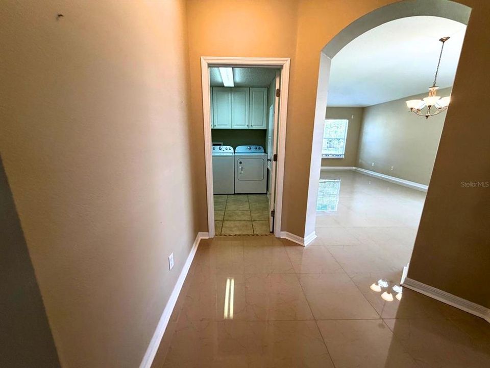 For Rent: $1,900 (3 beds, 2 baths, 1831 Square Feet)