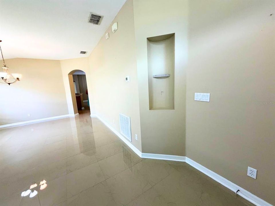 For Rent: $1,900 (3 beds, 2 baths, 1831 Square Feet)
