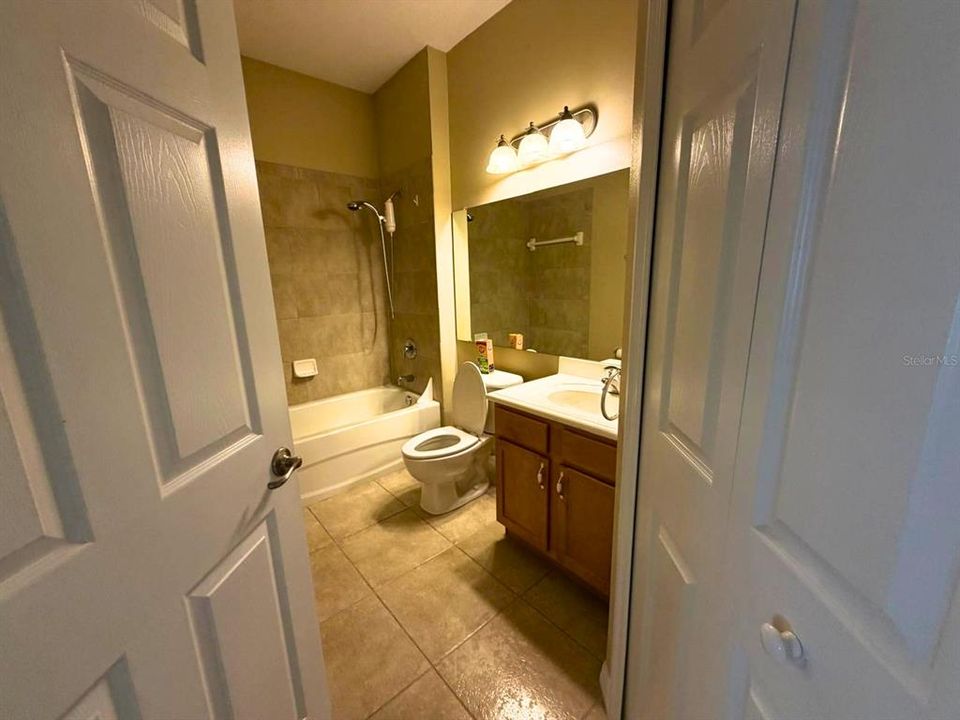 For Rent: $1,900 (3 beds, 2 baths, 1831 Square Feet)