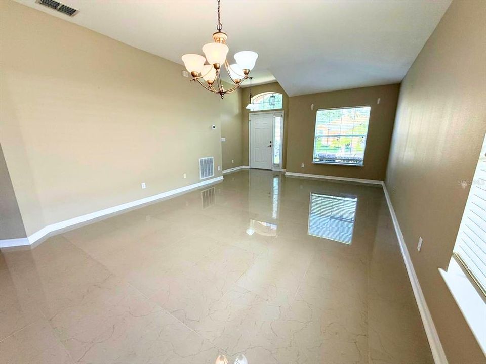 For Rent: $1,900 (3 beds, 2 baths, 1831 Square Feet)