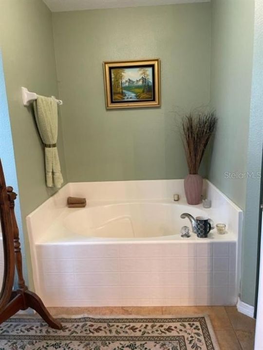 For Sale: $435,000 (4 beds, 3 baths, 2284 Square Feet)