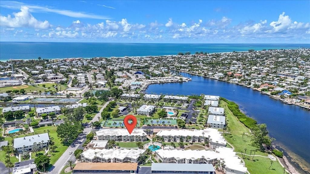 Под контрактом: $399,000 (2 спален, 2 ванн, 1023 Квадратных фут)