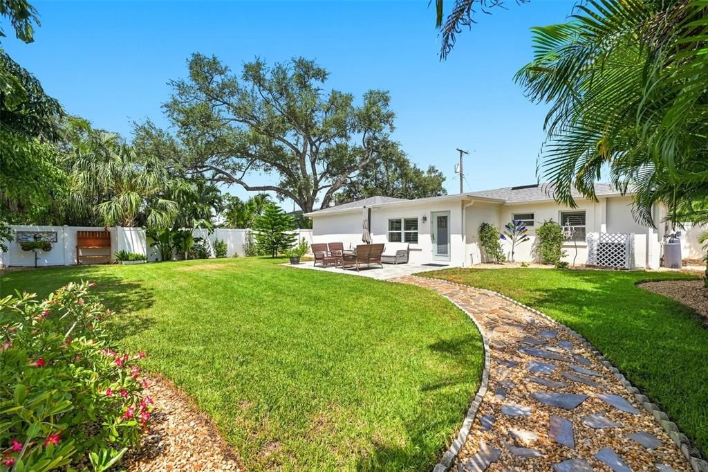 Activo con contrato: $615,000 (3 camas, 2 baños, 1502 Pies cuadrados)