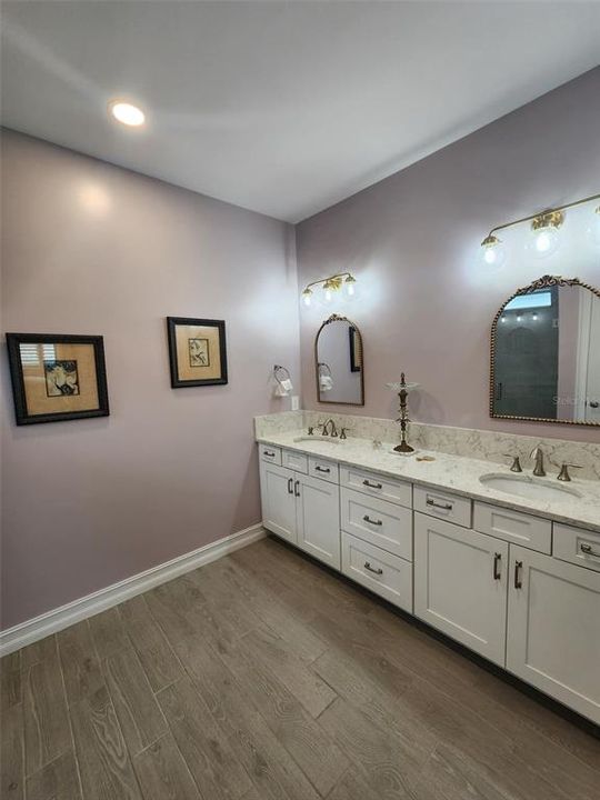 En Venta: $599,900 (4 camas, 2 baños, 2023 Pies cuadrados)