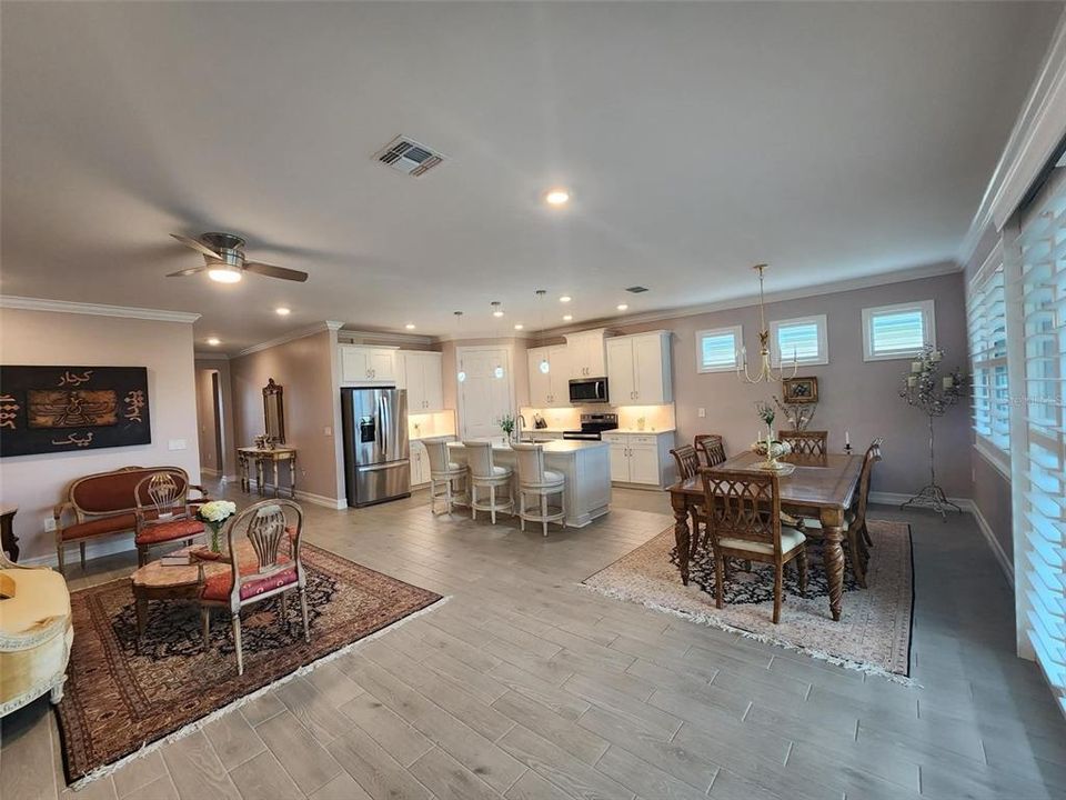 En Venta: $599,900 (4 camas, 2 baños, 2023 Pies cuadrados)