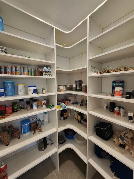En Venta: $599,900 (4 camas, 2 baños, 2023 Pies cuadrados)