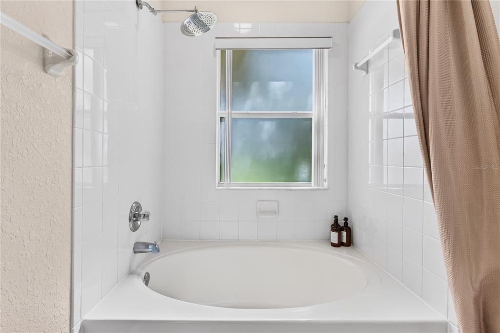 For Sale: $289,999 (4 beds, 3 baths, 1856 Square Feet)