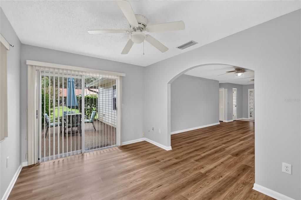 For Sale: $215,000 (2 beds, 2 baths, 1414 Square Feet)