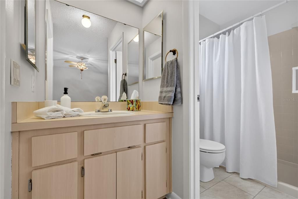 For Sale: $215,000 (2 beds, 2 baths, 1414 Square Feet)