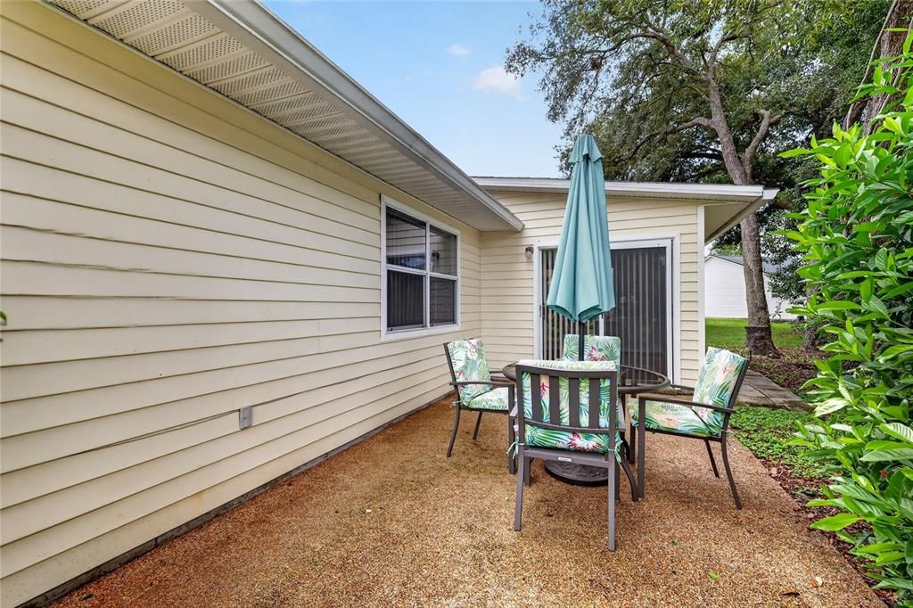 For Sale: $215,000 (2 beds, 2 baths, 1414 Square Feet)