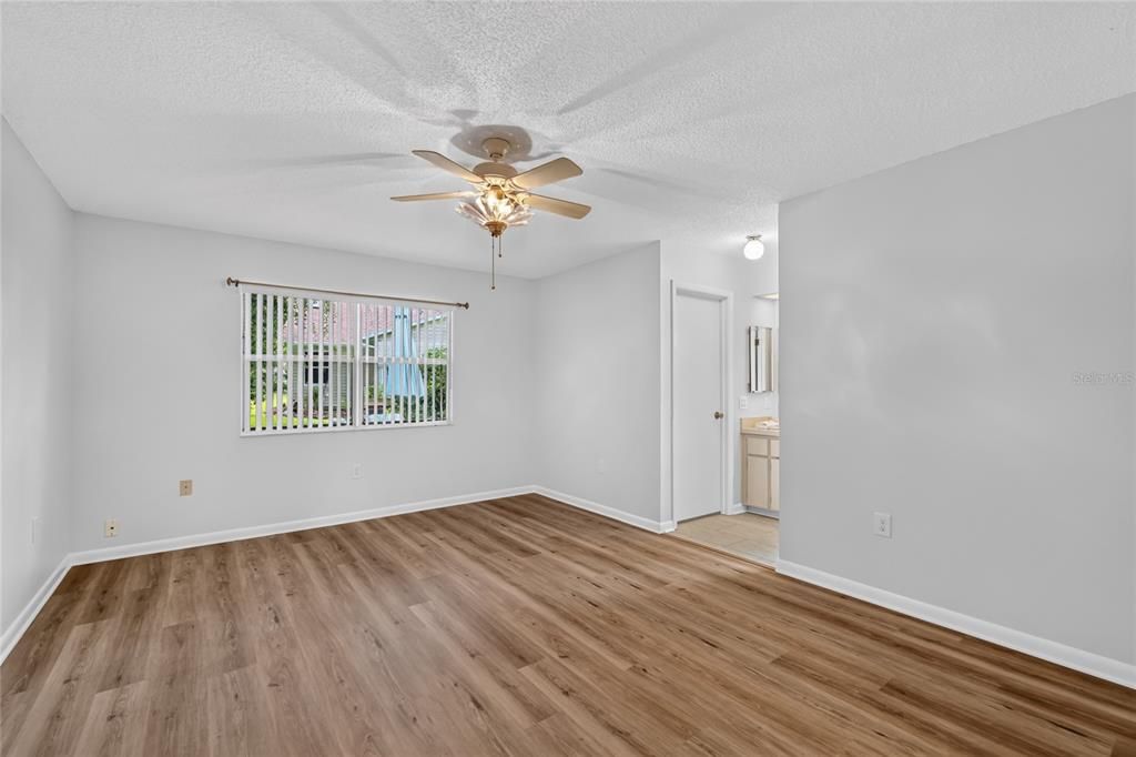 For Sale: $215,000 (2 beds, 2 baths, 1414 Square Feet)