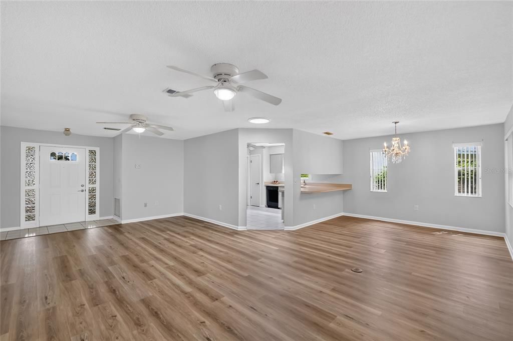 For Sale: $215,000 (2 beds, 2 baths, 1414 Square Feet)