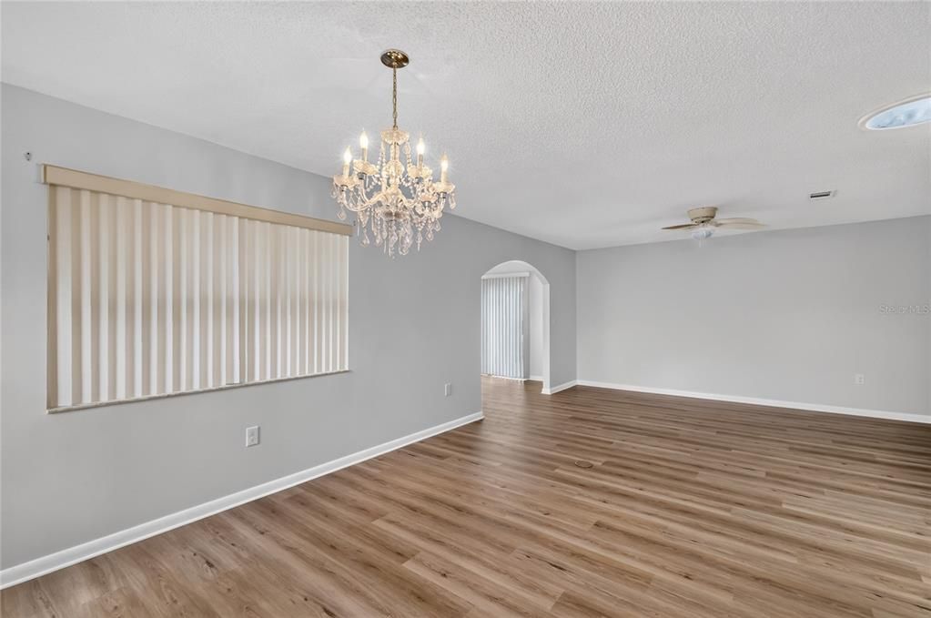 For Sale: $215,000 (2 beds, 2 baths, 1414 Square Feet)