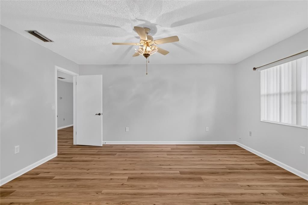 For Sale: $215,000 (2 beds, 2 baths, 1414 Square Feet)