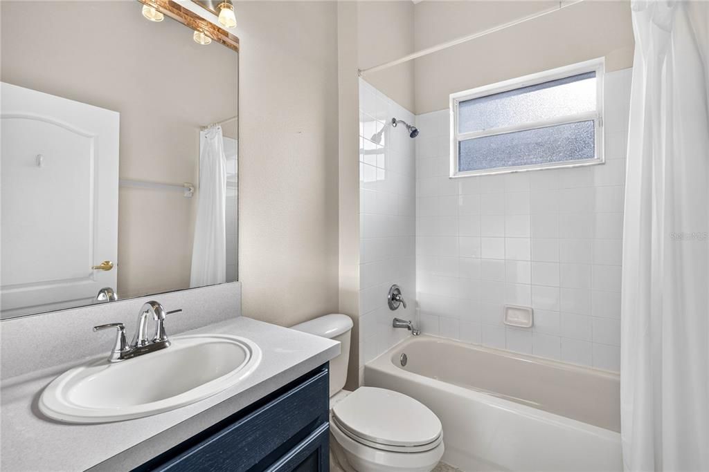 En Venta: $649,000 (4 camas, 3 baños, 2625 Pies cuadrados)