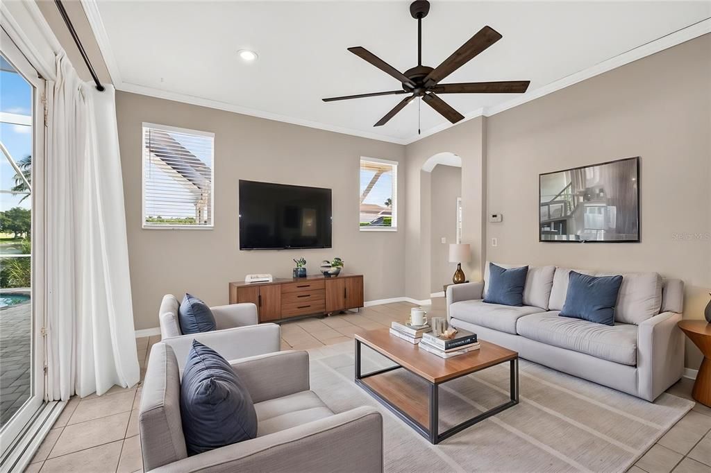 En Venta: $649,000 (4 camas, 3 baños, 2625 Pies cuadrados)