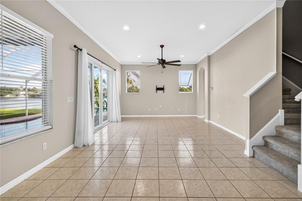 En Venta: $649,000 (4 camas, 3 baños, 2625 Pies cuadrados)