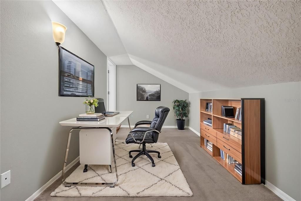 En Venta: $649,000 (4 camas, 3 baños, 2625 Pies cuadrados)