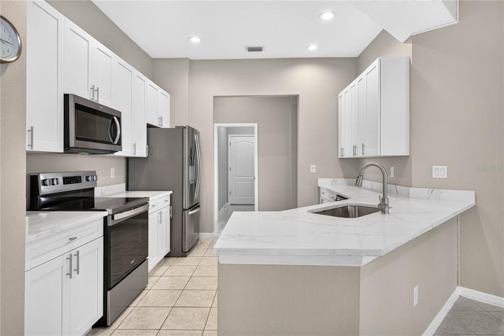 En Venta: $649,000 (4 camas, 3 baños, 2625 Pies cuadrados)